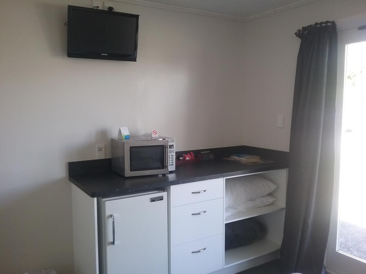 Leopard Hotel Waipukurau Bagian luar foto