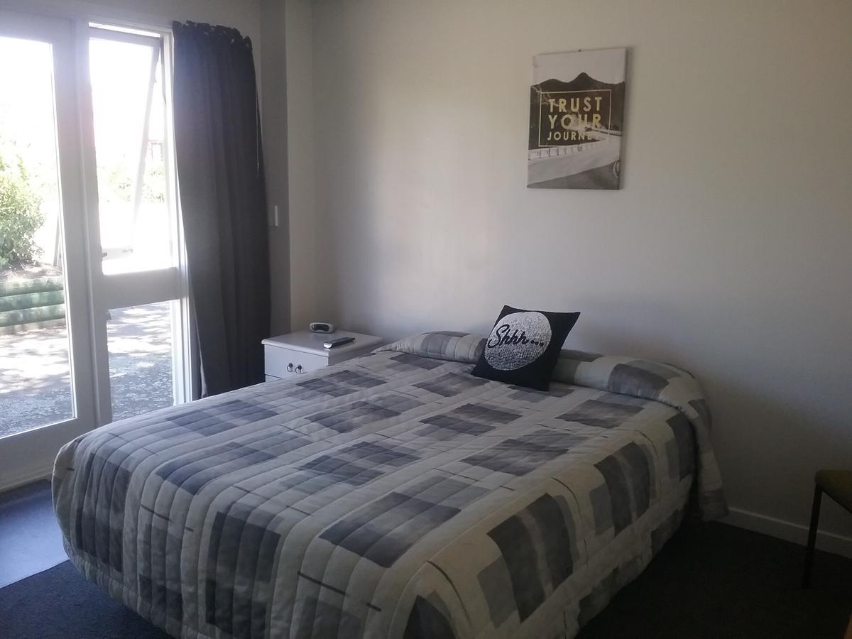 Leopard Hotel Waipukurau Bagian luar foto